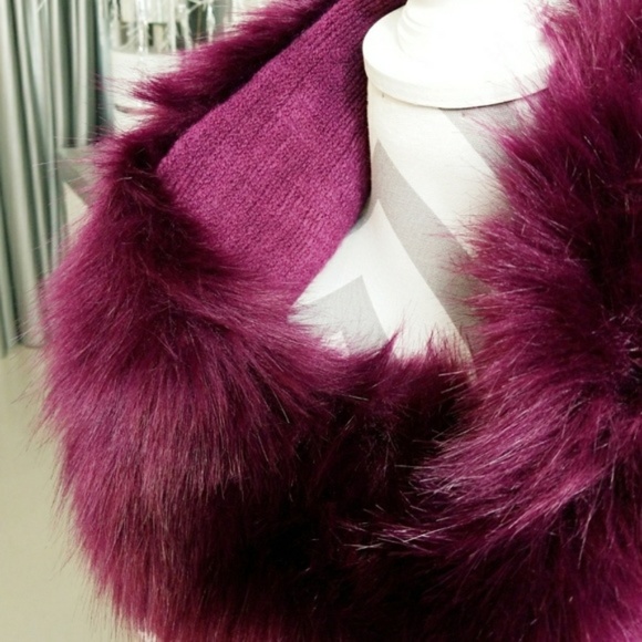 BURGUNDY FAUX FUR INFINITY SCARF - Picture 4 of 4